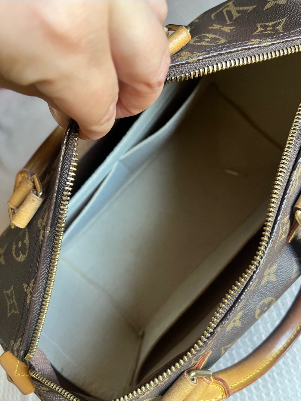 Louis Vuitton Monogram Speedy 30 - Picture 8 of 15